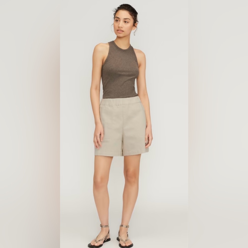 Excellent condition Organic Pull-On Short in Size Small/Sandstone Color